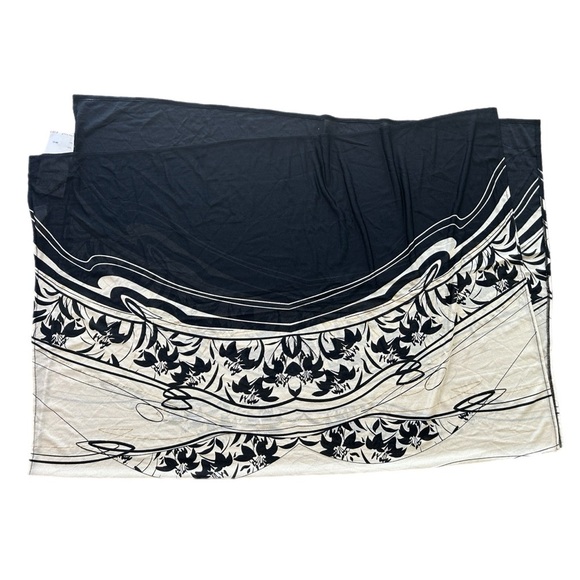 clubdelsol Accessories - Vintage club del sol Black and Cream Floral Wave Sarong/Wrap